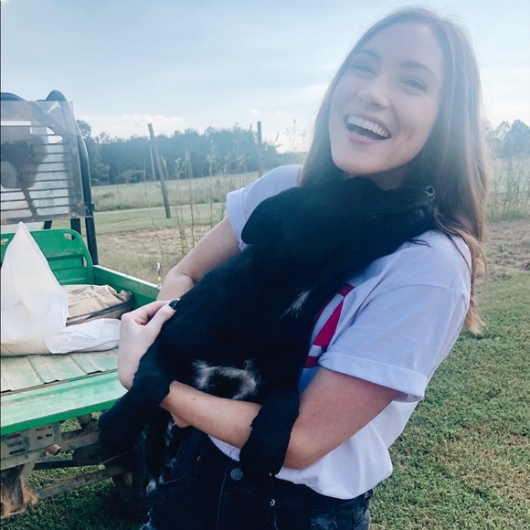 Meet your Posher, Whitney - Picture 5 of 5